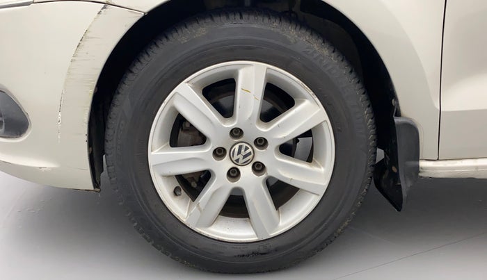 2011 Volkswagen Vento HIGHLINE 1.6 MPI, Petrol, Manual, 98,367 km, Left Front Wheel