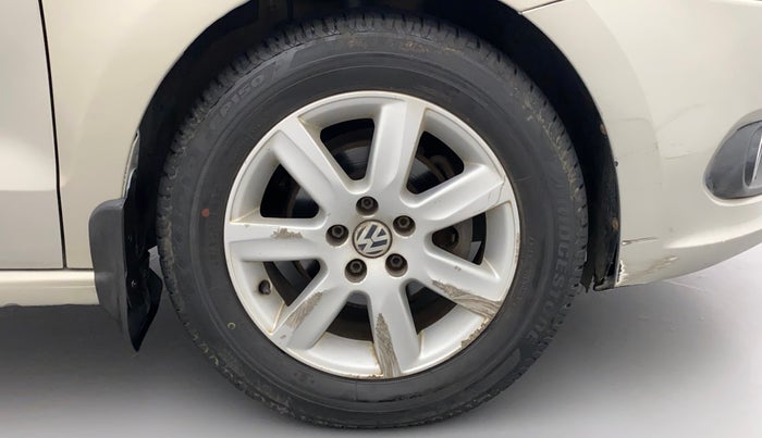 2011 Volkswagen Vento HIGHLINE 1.6 MPI, Petrol, Manual, 98,367 km, Right Front Wheel