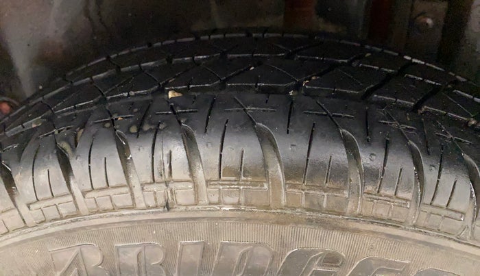 2013 Maruti Swift VXI, Petrol, Manual, 88,112 km, Left Rear Tyre Tread