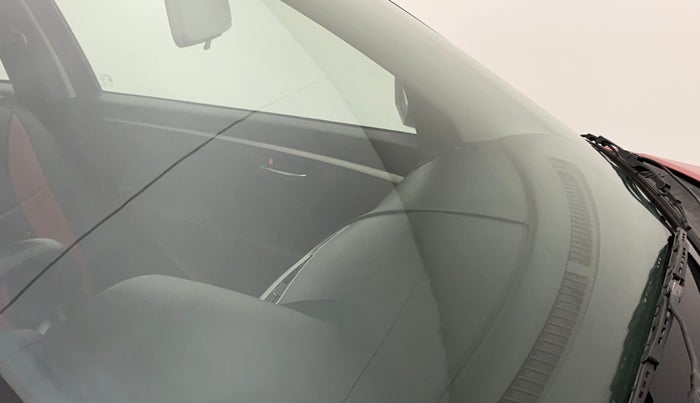2013 Maruti Swift VXI, Petrol, Manual, 88,195 km, Front windshield - Minor spot on windshield