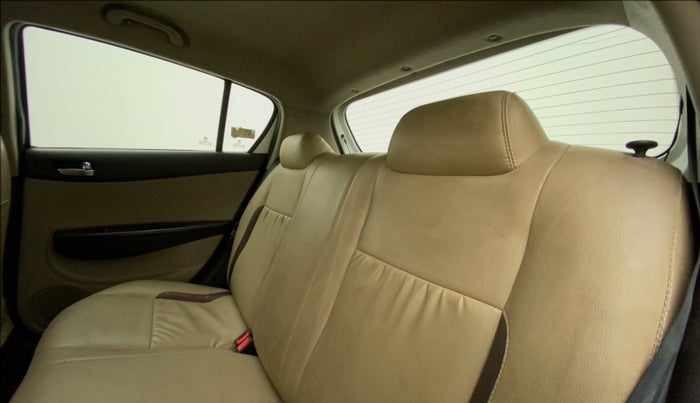 2010 Hyundai i20 MAGNA (O) 1.2, Petrol, Manual, 41,458 km, Right Side Rear Door Cabin
