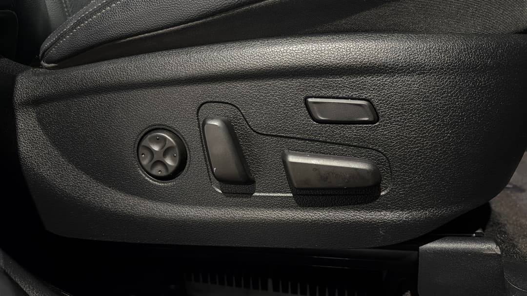 2020 Hyundai Santa Fe Highlander Crdi Blk-bge (AWD), Automatic, 99473 km, Drivers Side Adjustment Panel