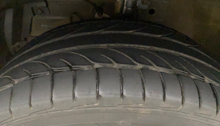 2016 Maruti Swift VDI, Diesel, Manual, 89,183 km, Left Front Tyre Tread