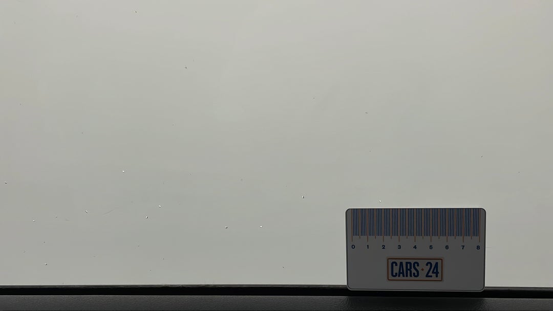 Window Glass Front RHS Tinting Scratched