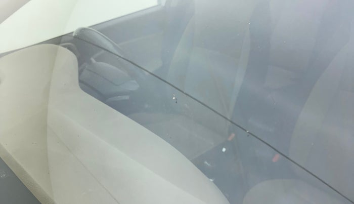 2015 Hyundai Elite i20 ASTA 1.2, Petrol, Manual, 1,20,248 km, Front windshield - Minor spot on windshield