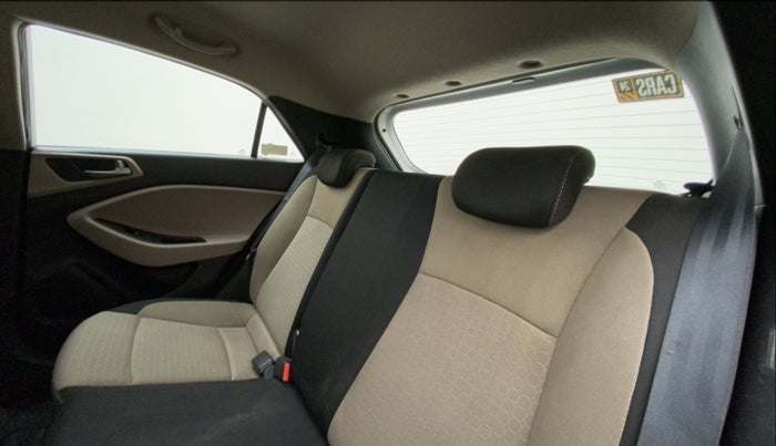 2015 Hyundai Elite i20 ASTA 1.2, Petrol, Manual, 1,20,248 km, Right Side Rear Door Cabin