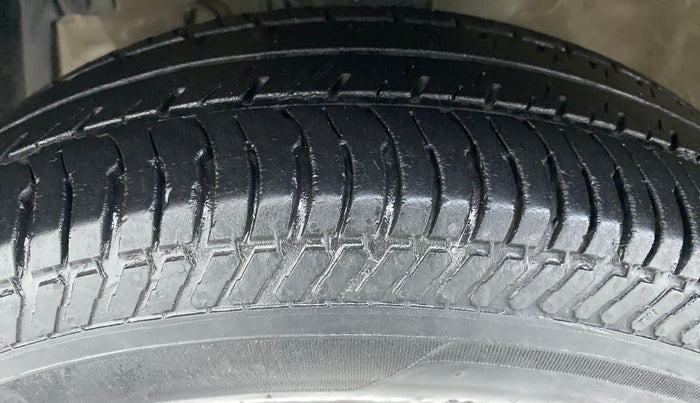 2016 Maruti Swift Dzire VDI ABS, Diesel, Manual, 73,920 km, Left Front Tyre Tread
