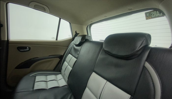 2011 Hyundai i10 SPORTZ 1.2, Petrol, Manual, 69,232 km, Right Side Rear Door Cabin