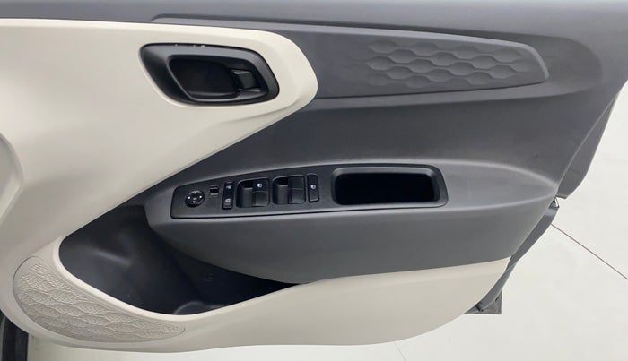 2020 Hyundai AURA S CNG, CNG, Manual, 73,189 km, Driver Side Door Panels Control