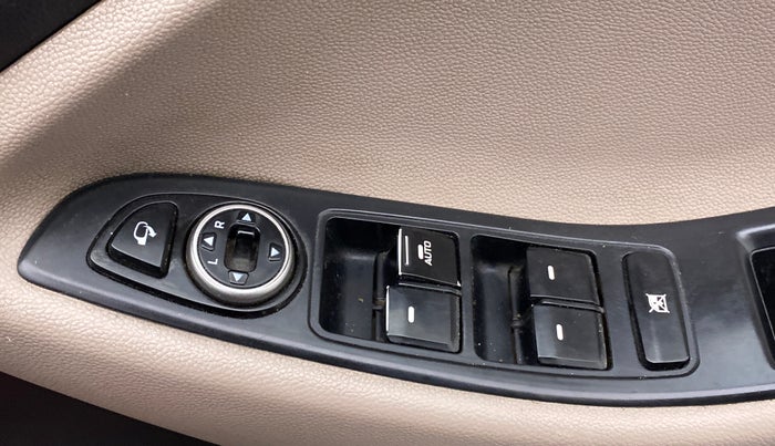 2015 Hyundai Elite i20 ASTA 1.4 CRDI, Diesel, Manual, 79,370 km, Right front window switch / handle - Minor damage