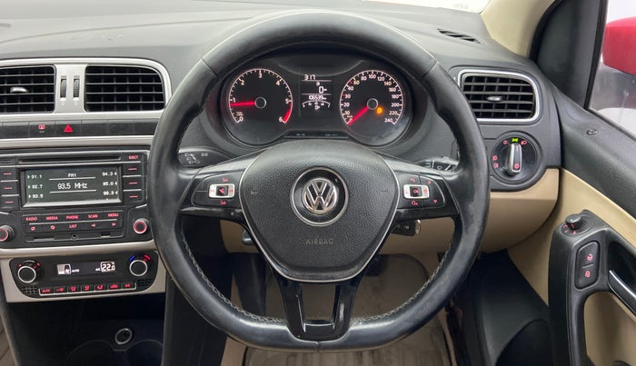 2015 Volkswagen Polo HIGHLINE1.5L, Diesel, Manual, 1,06,537 km, Steering Wheel Close Up