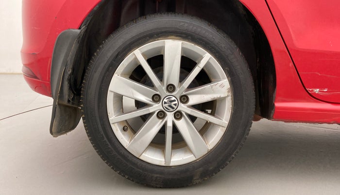 2015 Volkswagen Polo HIGHLINE1.5L, Diesel, Manual, 1,06,537 km, Right Rear Wheel