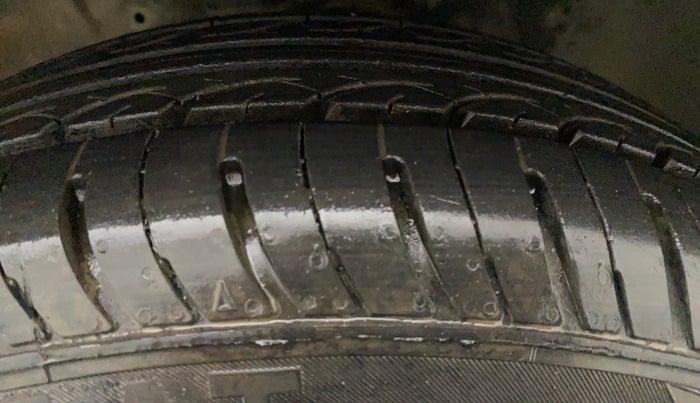 2017 Maruti IGNIS DELTA 1.2, Petrol, Manual, 43,162 km, Right Front Tyre Tread