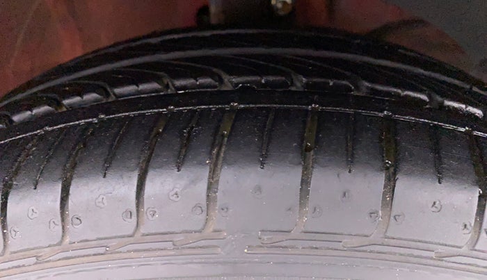 2018 Maruti Swift ZXI+, Petrol, Manual, 80,457 km, Right Front Tyre Tread