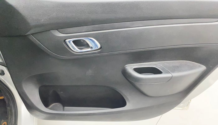 2019 Renault Kwid RXT 1.0 (O), Petrol, Manual, 55,552 km, Driver Side Door Panels Control
