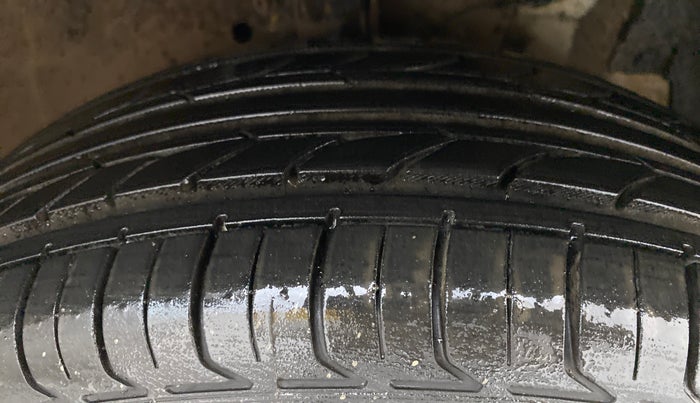 2016 Maruti Ertiga VXI ABS, Petrol, Manual, 56,267 km, Right Front Tyre Tread