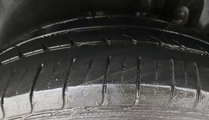 2016 Maruti Ertiga VXI ABS, Petrol, Manual, 56,267 km, Left Rear Tyre Tread