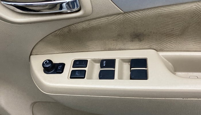 2016 Maruti Ertiga VXI ABS, Petrol, Manual, 56,267 km, Right front window switch / handle - Power window makes minor noise