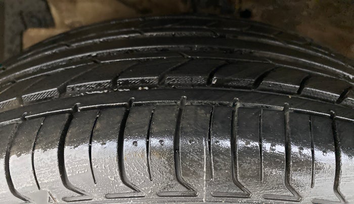 2016 Maruti Ertiga VXI ABS, Petrol, Manual, 56,267 km, Left Front Tyre Tread