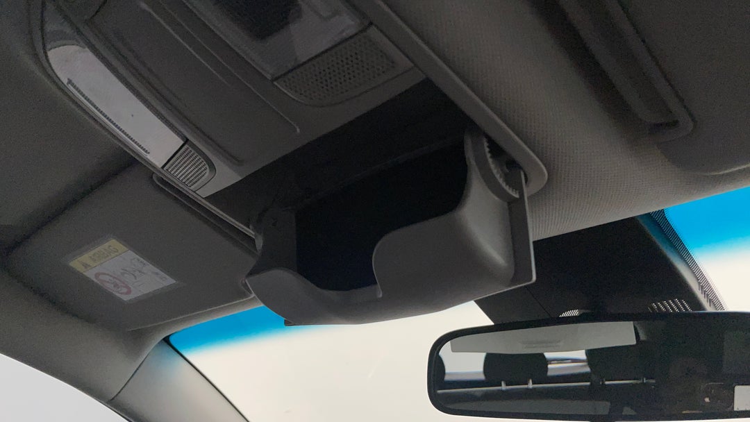 On-Roof Controls/Sunglass holder