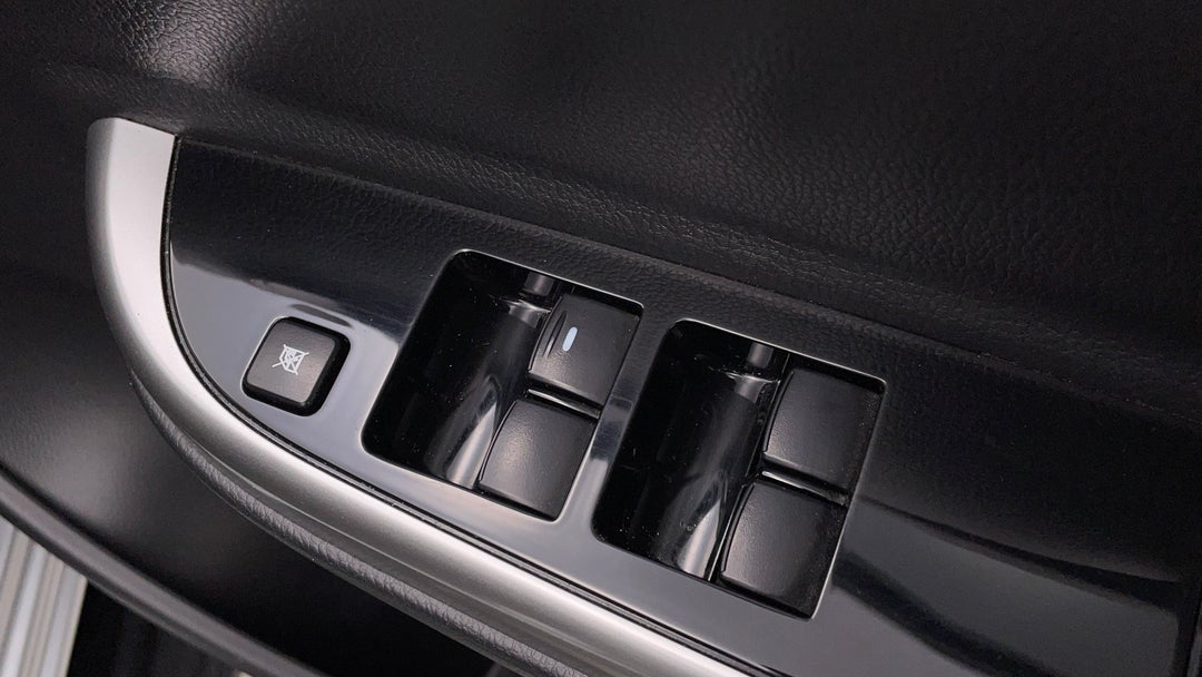 2019 Mitsubishi Triton Gls (4x4), Automatic, 55478 km, Drivers Side Door Panel Controls