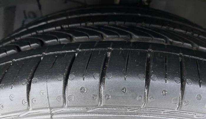 2021 Maruti Ciaz ALPHA 1.5 MT VTVT SHVS, Petrol, Manual, 4,302 km, Left Front Tyre Tread