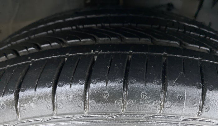 2021 Maruti Ciaz ALPHA 1.5 MT VTVT SHVS, Petrol, Manual, 4,302 km, Right Front Tyre Tread