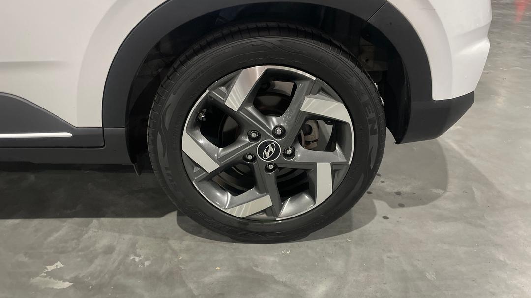 2023 Hyundai Venue Elite (black) Two-tone Roof, Automatic, 33154 km, Left Rear Wheel