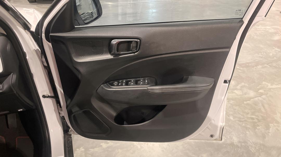 2023 Hyundai Venue Elite (black) Two-tone Roof, Automatic, 33154 km, Speaker View