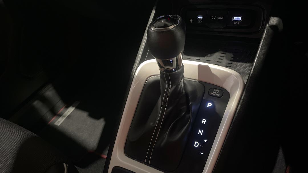 2023 Hyundai Venue Elite (black) Two-tone Roof, Automatic, 33154 km, Gear Lever 
