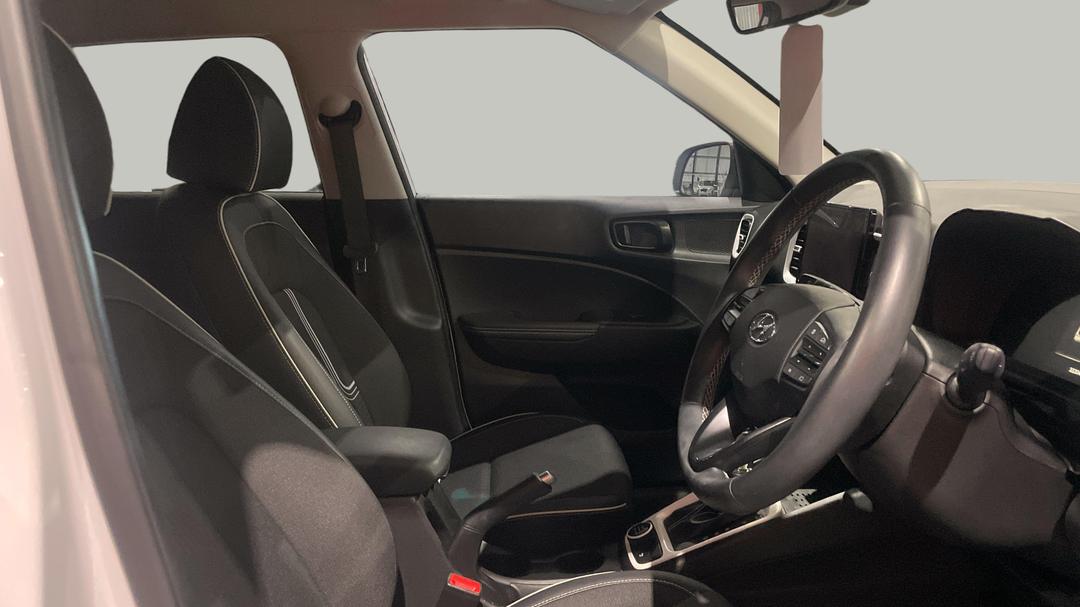 2023 Hyundai Venue Elite (black) Two-tone Roof, Automatic, 33154 km, Right Side Front Door Cabin View