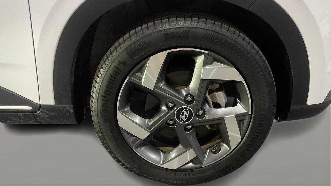 2023 Hyundai Venue Elite (black) Two-tone Roof, Automatic, 33154 km, Right Front Wheel