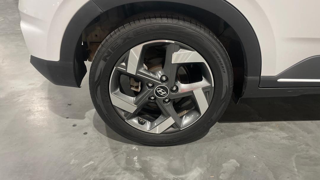 2023 Hyundai Venue Elite (black) Two-tone Roof, Automatic, 33154 km, Right Rear Wheel