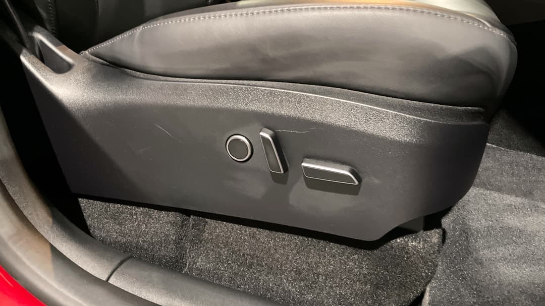 2023 Tesla Model Y Rear-wheel Drive, Automatic, 40310 km, Drivers Side Adjustment Panel