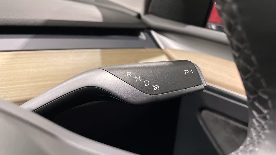 2023 Tesla Model Y Rear-wheel Drive, Automatic, 40310 km, Gear Lever 