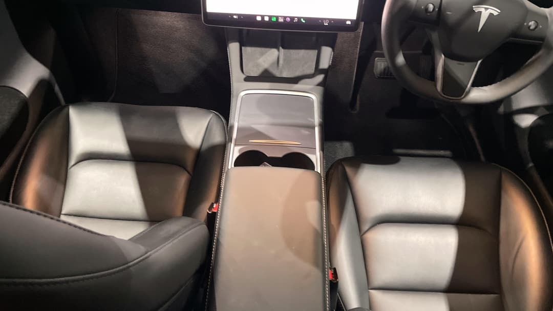 2023 Tesla Model Y Rear-wheel Drive, Automatic, 40310 km, Center Console