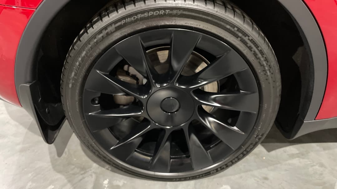 2023 Tesla Model Y Rear-wheel Drive, Automatic, 40310 km, Right Rear Wheel