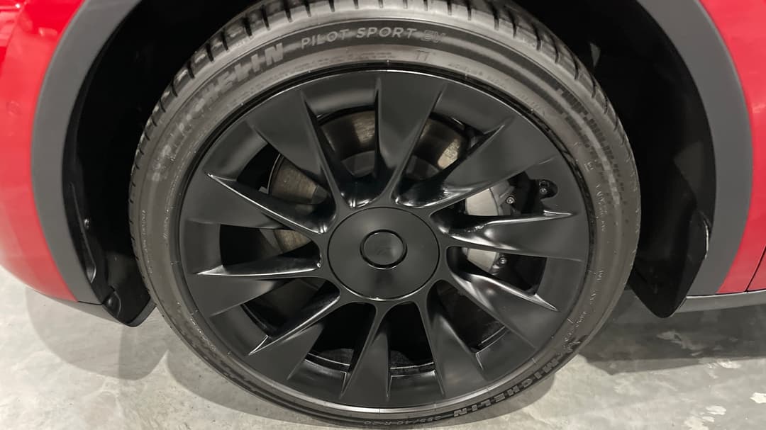 2023 Tesla Model Y Rear-wheel Drive, Automatic, 40310 km, Left Front Wheel