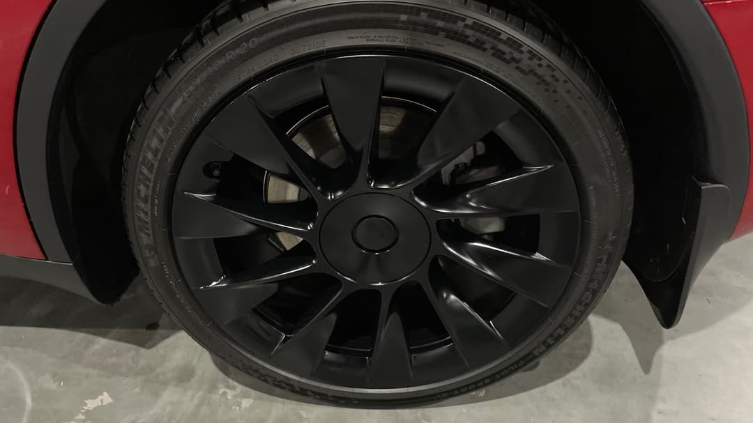 2023 Tesla Model Y Rear-wheel Drive, Automatic, 40310 km, Left Rear Wheel