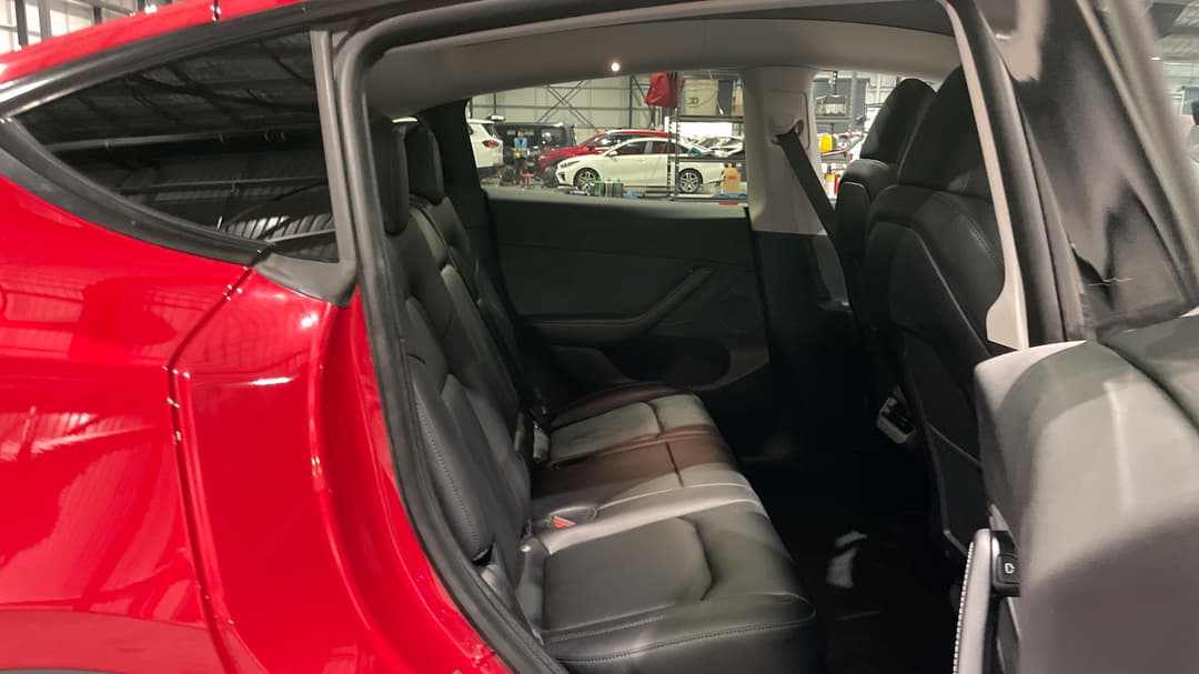 2023 Tesla Model Y Rear-wheel Drive, Automatic, 40310 km, Right Side Rear Door Cabin View