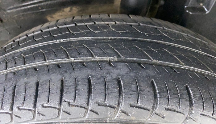 2014 Toyota Etios Liva G, Petrol, Manual, 25,919 km, Left Rear Tyre Tread