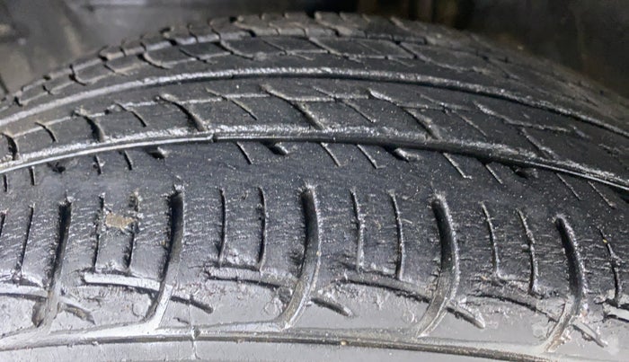 2014 Toyota Etios Liva G, Petrol, Manual, 25,919 km, Left Front Tyre Tread