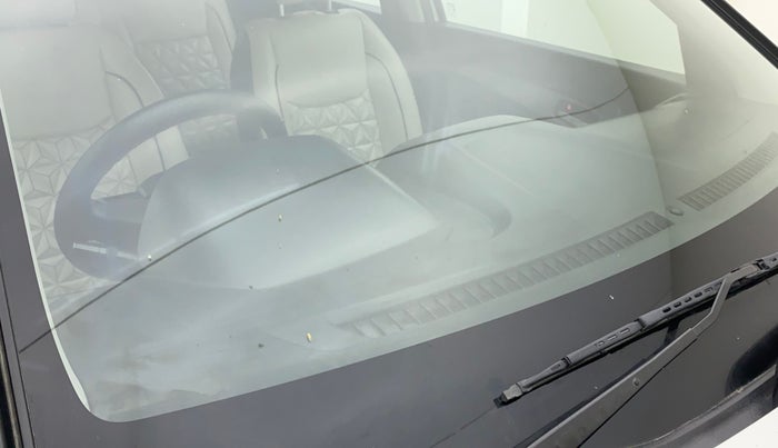 2018 Maruti Vitara Brezza ZDI AMT, Diesel, Automatic, 45,717 km, Front windshield - Minor spot on windshield