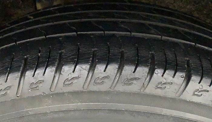 2018 Maruti Vitara Brezza ZDI AMT, Diesel, Automatic, 45,717 km, Right Rear Tyre Tread