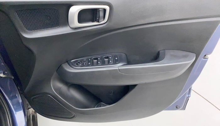 2022 Hyundai VENUE SX PLUS 1.0 TURBO DCT, Petrol, Automatic, 22,411 km, Driver Side Door Panels Control
