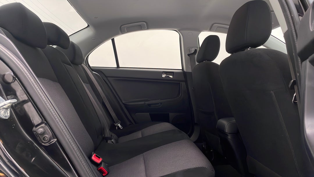 2017 Mitsubishi Lancer Es Sport, Manual, 73077 km, Right Side Rear Door Cabin View