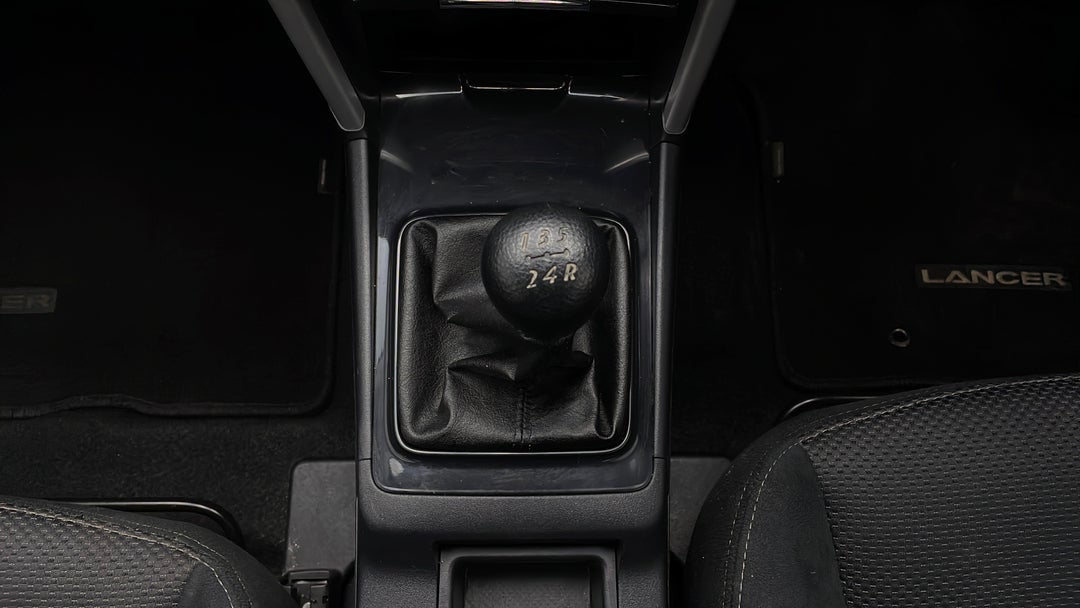 2017 Mitsubishi Lancer Es Sport, Manual, 73077 km, Gear Lever 