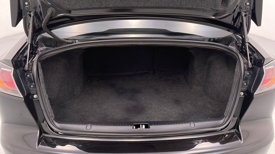 2017 Mitsubishi Lancer Es Sport, Manual, 73077 km, Boot Inside View