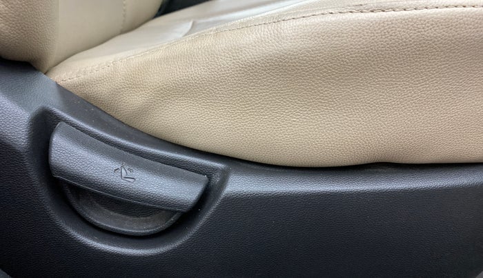 2018 Hyundai Grand i10 MAGNA AT 1.2 KAPPA VTVT, Petrol, Automatic, 26,646 km, Driver Side Adjustment Panel
