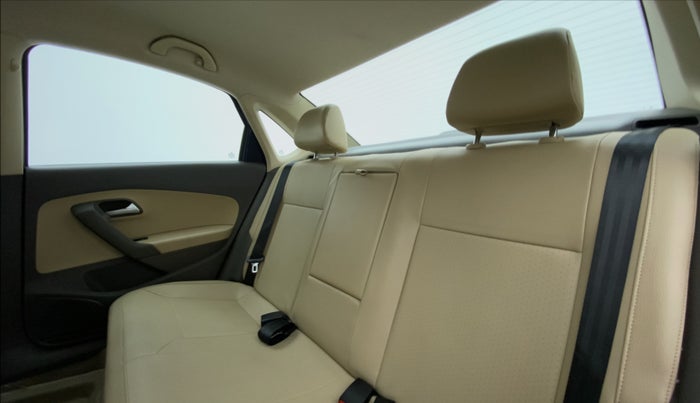 2015 Volkswagen Vento HIGHLINE PETROL, Petrol, Manual, 26,435 km, Right Side Rear Door Cabin